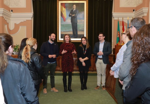 El Ayuntamiento de Castelló entrega a diez familias las llaves de los pisos sociales adquiridos en julio