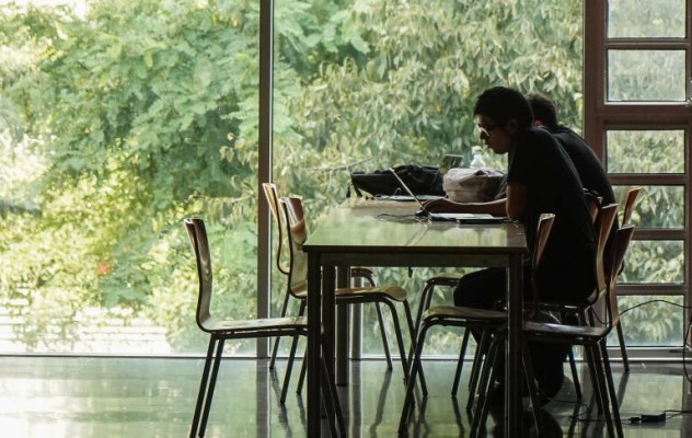 Compromís denuncia la supresión del presupuesto para becas de inserción laboral de jóvenes