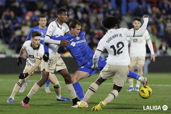 El Valencia paga en Getafe la absurda expulsión de Paulista