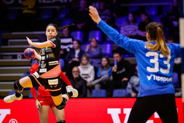 Las 'Guerreras' se atascan con los cuartos del Mundial en juego