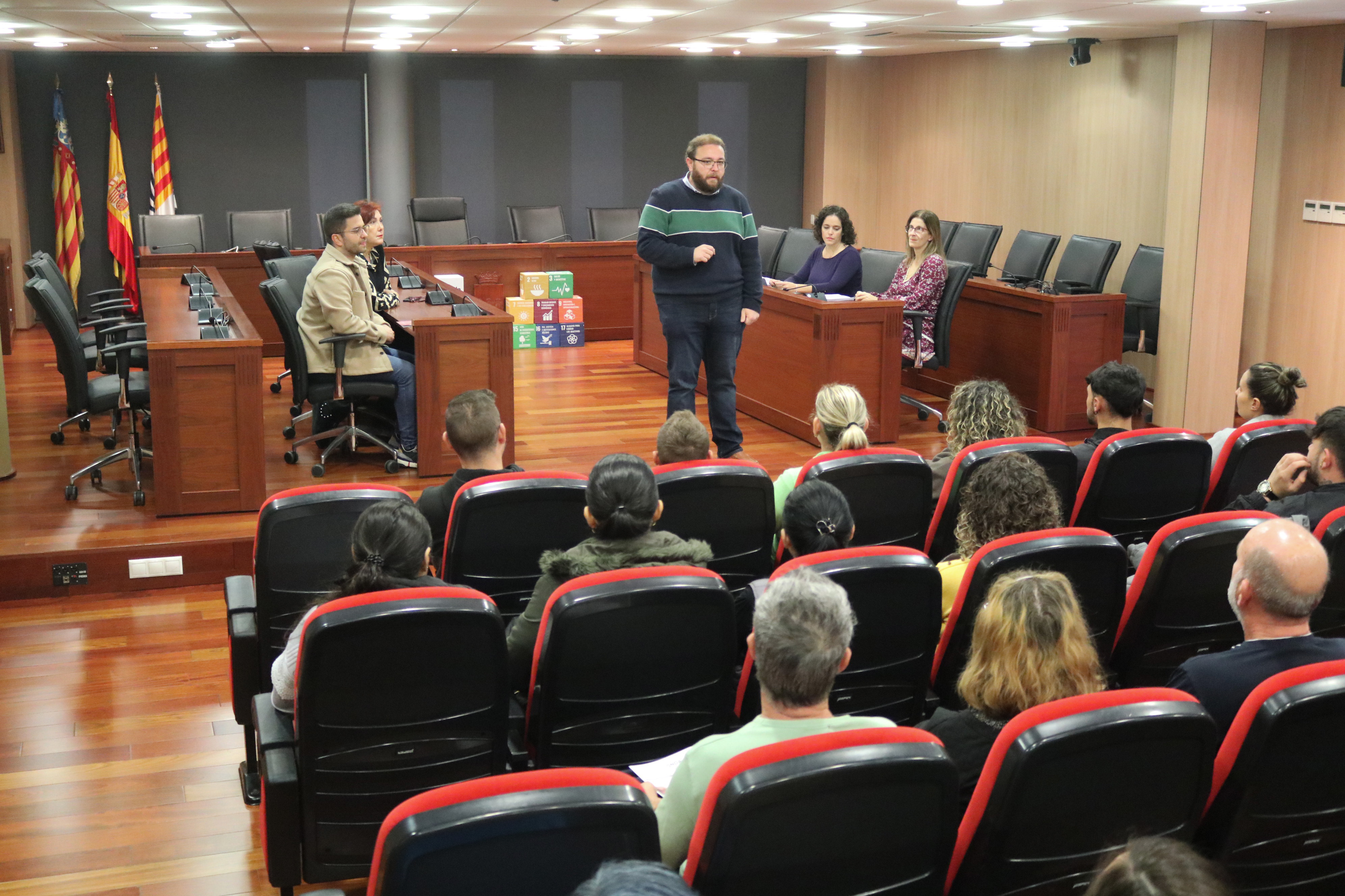 Onda forma y contrata a 20 personas desempleadas para labores de agricultura ecológica y albañilería