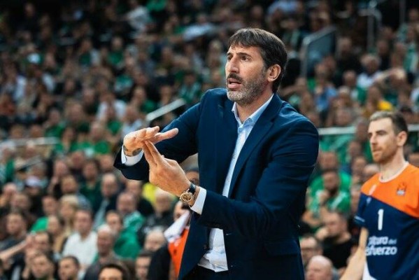 Mumbrú elogia la “gran defensa” de Valencia Basket en la segunda parte ante el ASVEL
