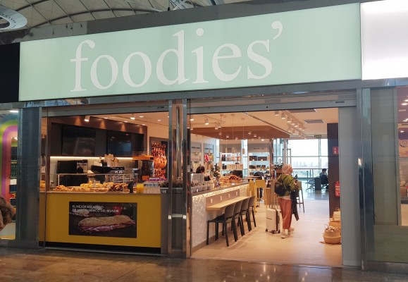 El aeropuerto de Alicante-Elche inaugura dos locales Foodies’ de 
productos gourmet
