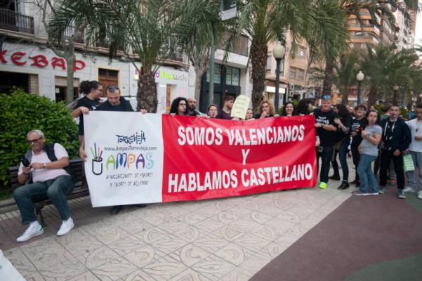 El TSJ avala que un instituto de Torrevieja imparta el 25% de las clases en valenciano