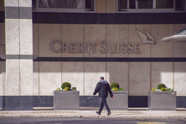 Los bancos suizos UBS y Credit Suisse inician oficialmente su proceso de fusión