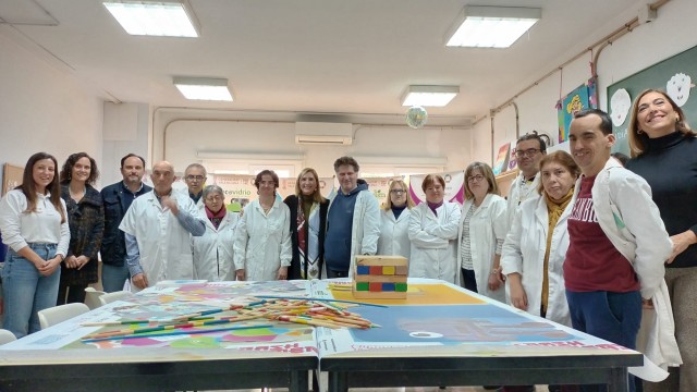 Pradas participa en una actividad para el reciclaje en el centro ocupacional de Rafalafena