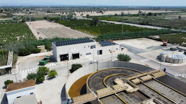 La energía solar aporta el 14% del consumo de las depuradoras ilicitanas de Arenales y Carrizales