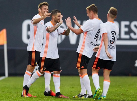 El VCF Mestalla empieza con una goleada contundente ante El Prat (3-0)