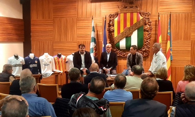 Tertulia Veus Fé-Cé en AD Favara: pasado, presente y futuro del Valencia CF a nivel societario