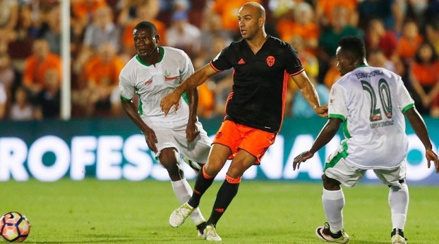 El Everton busca alternativas a Aymen Abdennour para reforzar su zaga