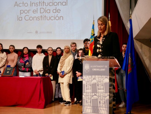 La alcaldesa de Crevillent reivindica la Constitución y su defensa: 