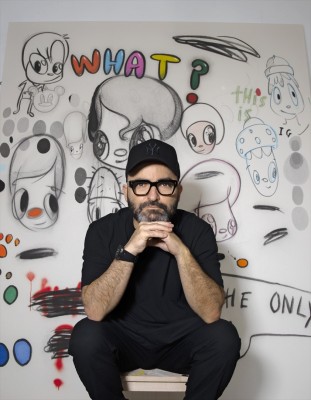 Javier Calleja presenta en Miami sus figuras de ojos saltones con porcelana y cristal de Lladró
