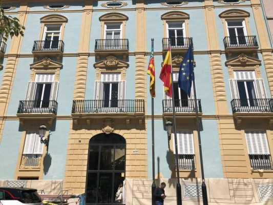 La Diputación de Valencia acoge un acto de lectura colectiva para celebrar la Constitución