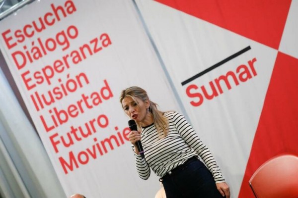 Díaz reclama a Podemos que no se confunda de 