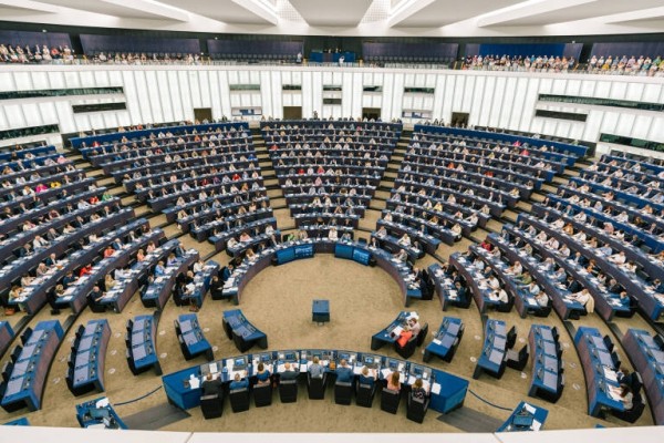 Un 64% de españoles tiene intención de votar en las elecciones europeas pero un 62% desconoce cuándo se celebran
