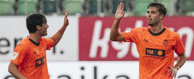 Marí toma el relevo de Alcácer como delantero valenciano con ficha de primer equipo