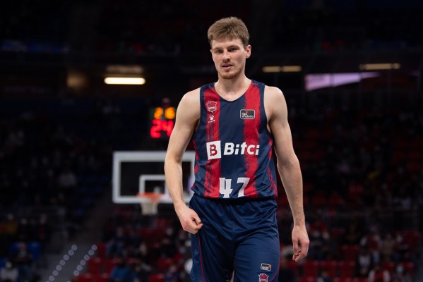 El UCAM CB ficha a Arturs Kurucs, quien coincide en Murcia con su hermano Rodions 