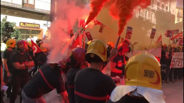 CGT y UGT del Consorcio Provincial de Bomberos de Alicante se rebelan contra el diputado por no respetar los acuerdos de mejoras 