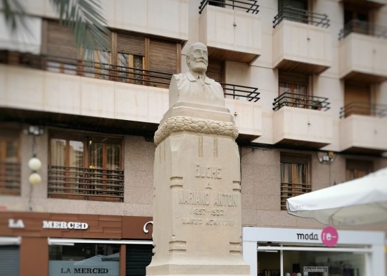 Elche finaliza los trabajos de restauración del monumento a Mariano Antón Serra