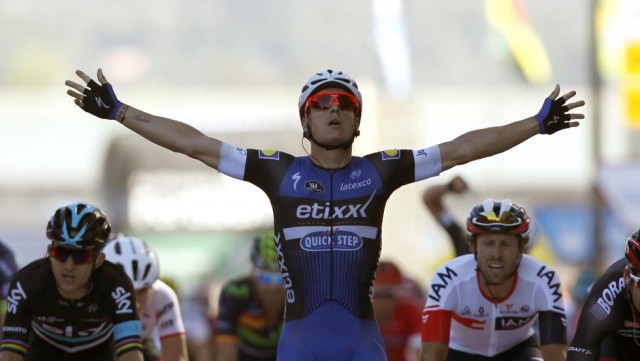 Meersman se lleva el primer esprint y Kwiatwoski recoge el jersey rojo