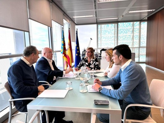 El nuevo servicio de buses atenderá a 26 municipios de Utiel-Requena, la Vall d'Ayora y Els Serrans