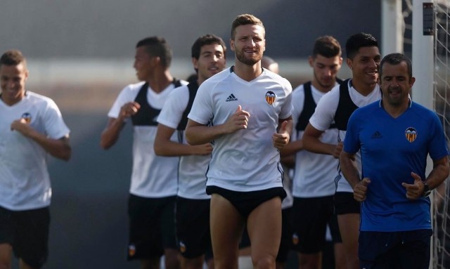 Wenger reconoce negociaciones por Mustafi