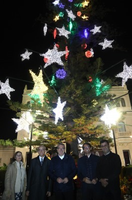 Los jardines del MARQ acogen el encendido del árbol y actividades para recibir la Navidad

