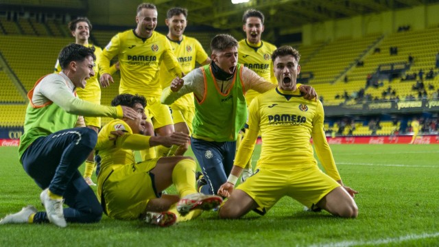 El Villarreal B tumba al Eibar con un gol de Álex Forés en el último suspiro