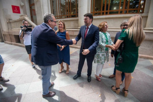 Barcala relativiza el retraso en el diseño del centro de congresos y destaca la competencia de proyectos