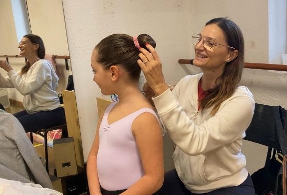 La Royal Academy of Dance examina a las bailarinas de la academia 'Pas a Dos' de Picanya