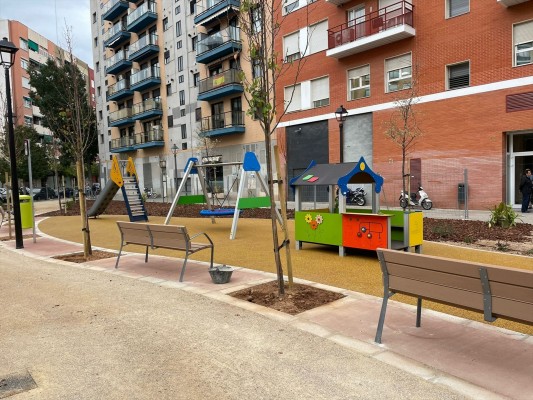 El Ayuntamiento de València abre un nuevo jardín en Camins al Grau
