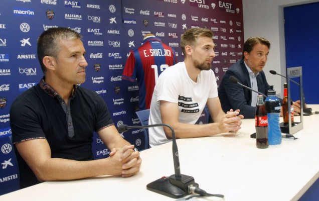 Tito no descarta más movimientos y estará 
