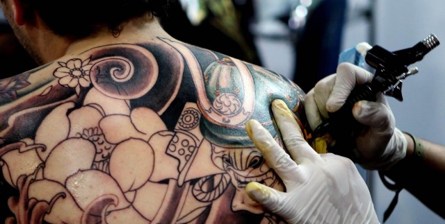 Europa estudiará la restricción de las sustancias utilizadas en los tatuajes
