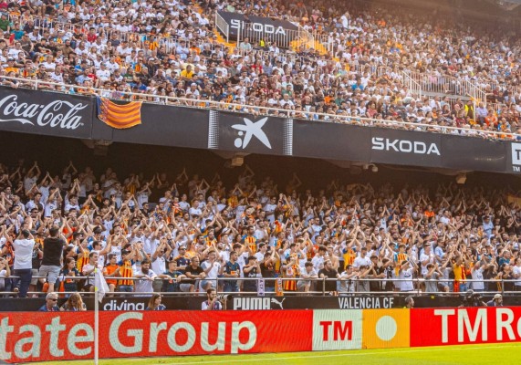 El Valencia saca su pase de media temporada para la Grada de Animación