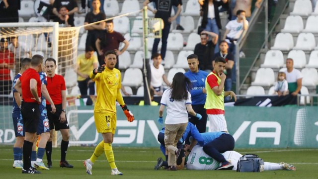 Dragisa Gudelj sufre un nuevo desvanecimiento en el campo, pero se recupera y regresa a Córdoba