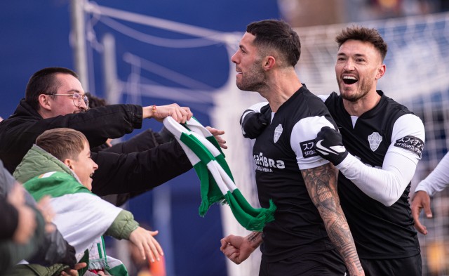El Elche gana con solvencia en Alcorcón y se reivindica como candidato al ascenso