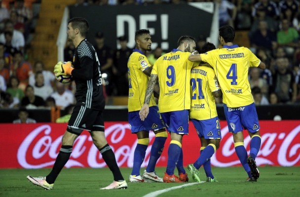 Los errores defensivos vuelven a condenar al Valencia en el estreno liguero