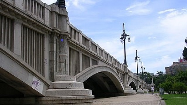 El puente de Aragón tendrá un carril exclusivo EMT-taxi en dirección al centro de València