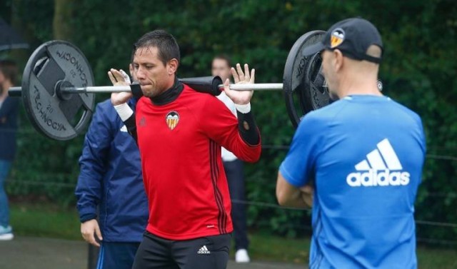 Ayestarán deja claro que Alves es el tercer portero