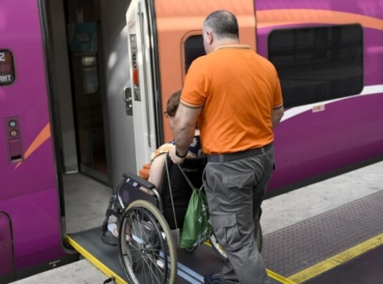 Adif Acerca cerrará 2023 con récord de asistencias a viajeros con discapacidad al alcanzar las 750.000