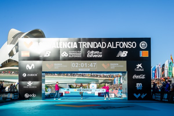 Lemma vence en el Maratón Valencia y logra el récord de la prueba