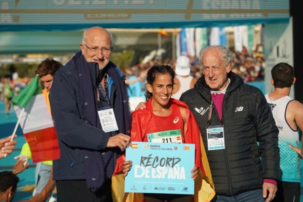Maayouf estrena su nacionalidad pulverizando el récord de España en el Maratón Valencia
