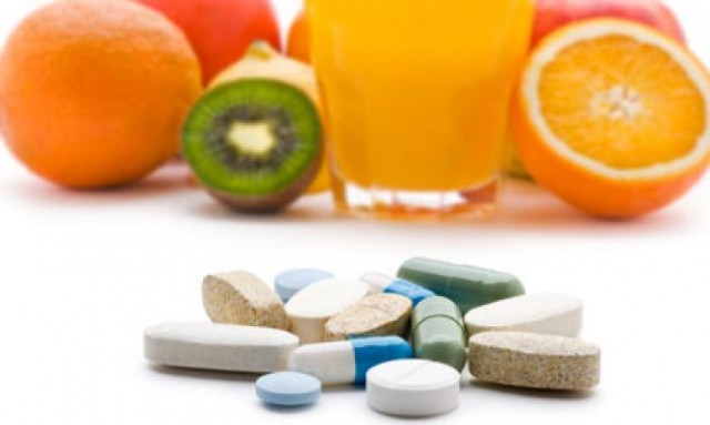 Los farmacéuticos valencianos aconsejan conocer posibles interacciones entre alimentos y fármacos