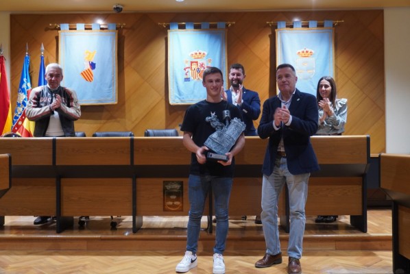 Burriana homenajea a Sergio García Dols como 'Rookie del año 2023' en Moto2