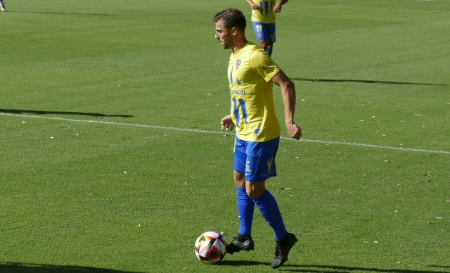El extremo del Orihuela Ayo dice adiós a la temporada tras una grave lesión de rodilla
