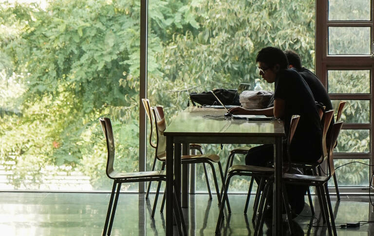 Educación complementa las ayudas para la exención del pago de tasas de la matrícula universitaria