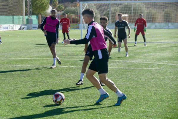 El Orihuela, a reencontrarse con el triunfo ante el Cádiz con el Girona en el horizonte

