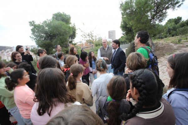 Alicante estrena un nuevo itinerario ambiental de la red de senderos urbanos en el Tossal