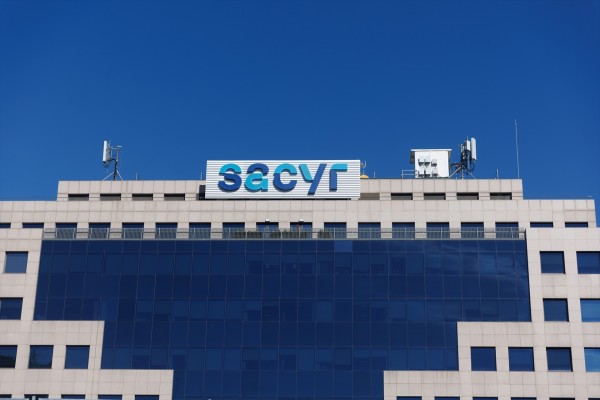 Sacyr vende Facilities a Serveo por 90 millones y podría recibir 15 millones más por reclamaciones
