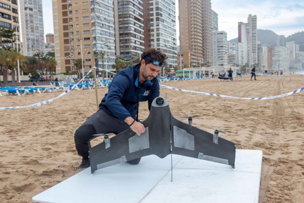 Benidorm, pionera en el vuelo simultáneo y masivo de drones 